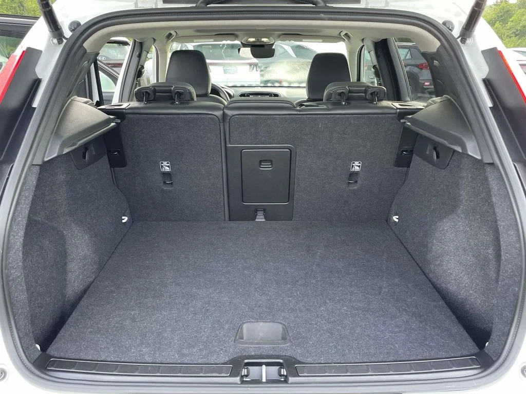 Certified Used 2025 Crystal White Volvo Core image 30