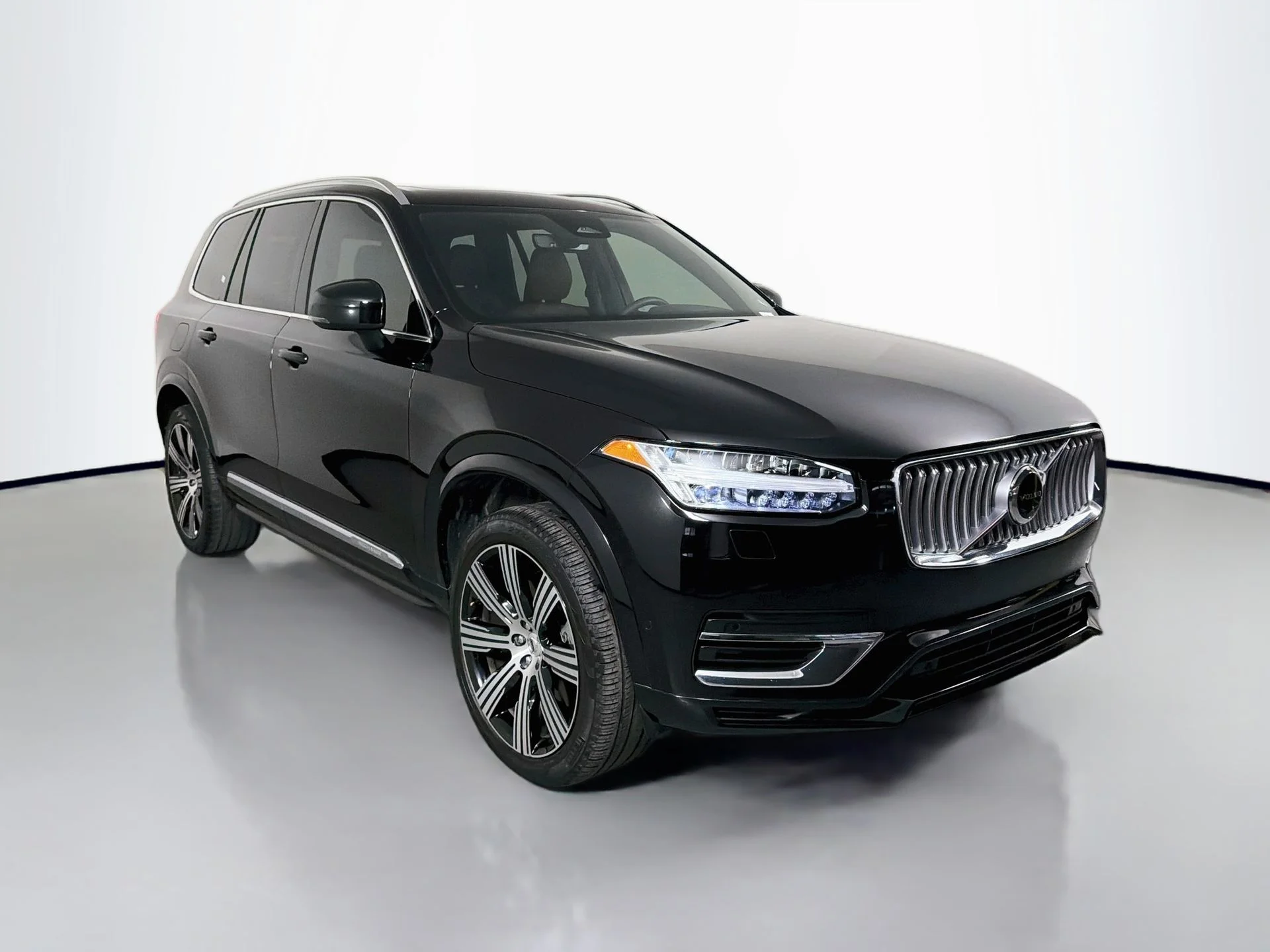 Certified Used 2023 Onyx Black Volvo Plus image 3