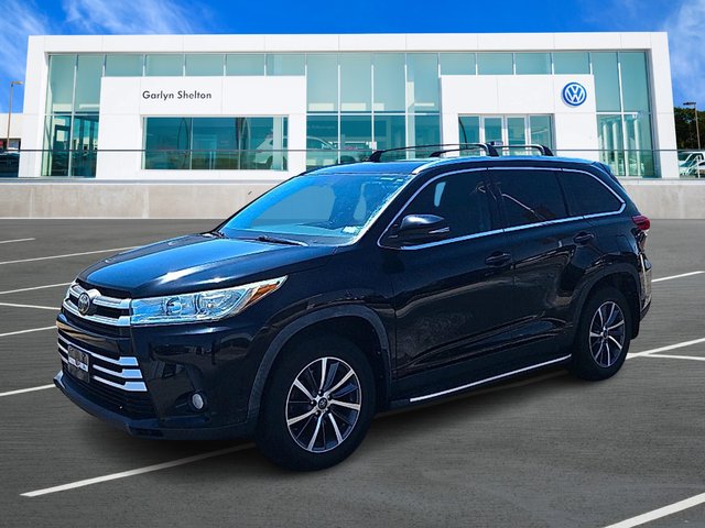 Pre-Owned 2019 Toyota Highlander 3.5L V-6 port/direct injection, DOHC, VVT-iE/VVT-i variable valve control, regular unleaded, engine with 295HP FWD XLE