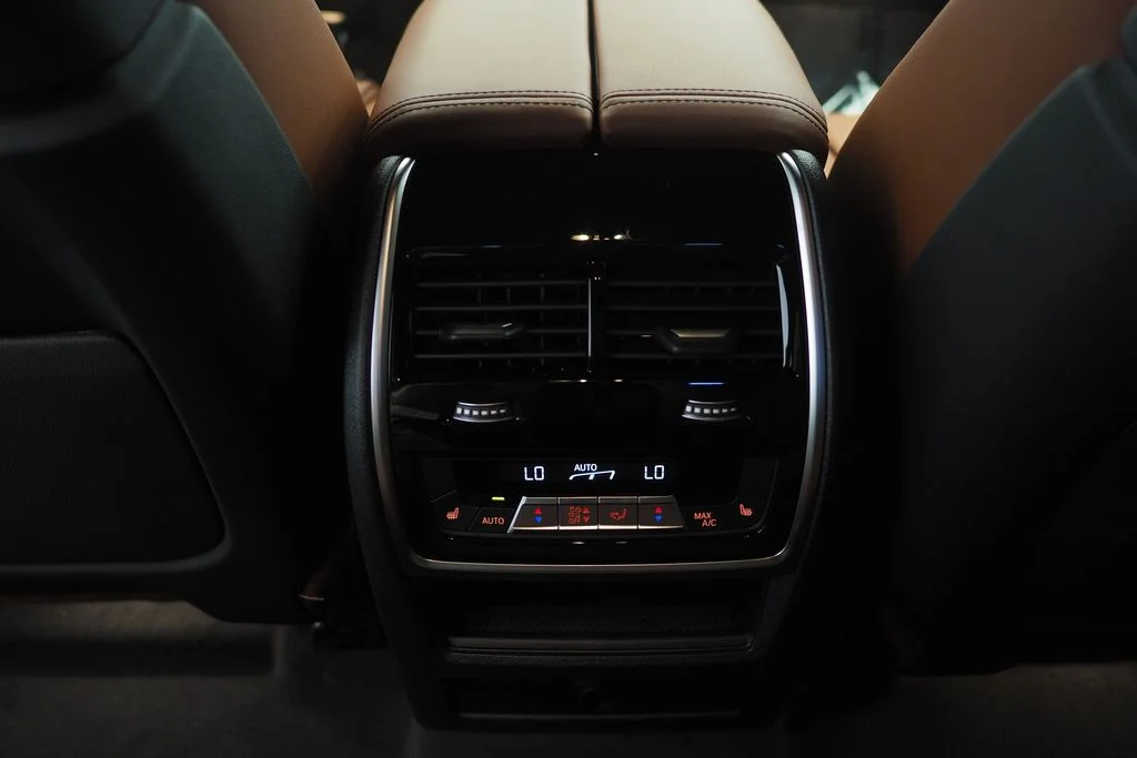 New 2027 Carbon Black Metallic BMW M60i image 21