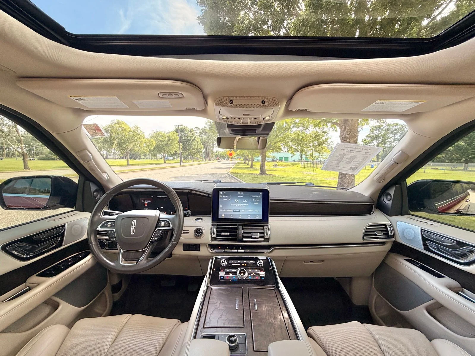Used 2019 Ruby Red Metallic Lincoln Reserve image 2