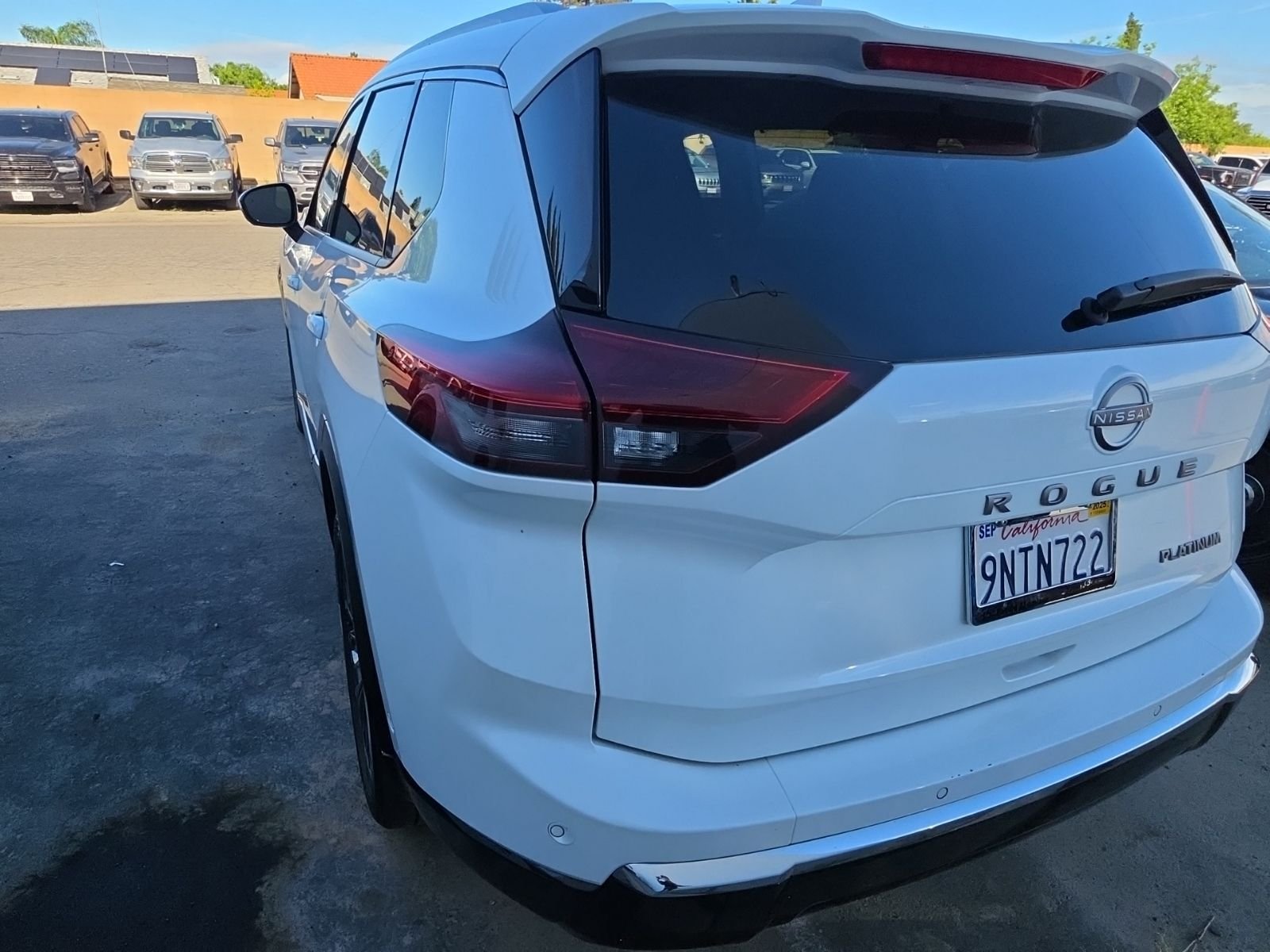 2024 Nissan Rogue Platinum photo 2