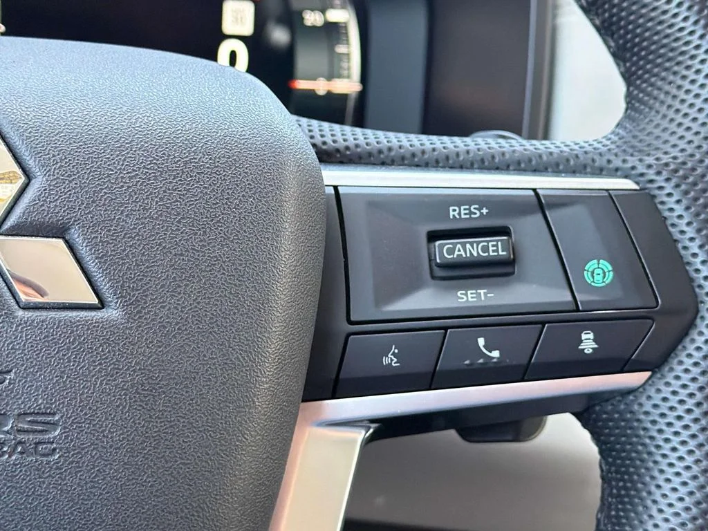 Used 2023 Mercury Gray Metallic Mitsubishi SEL image 16