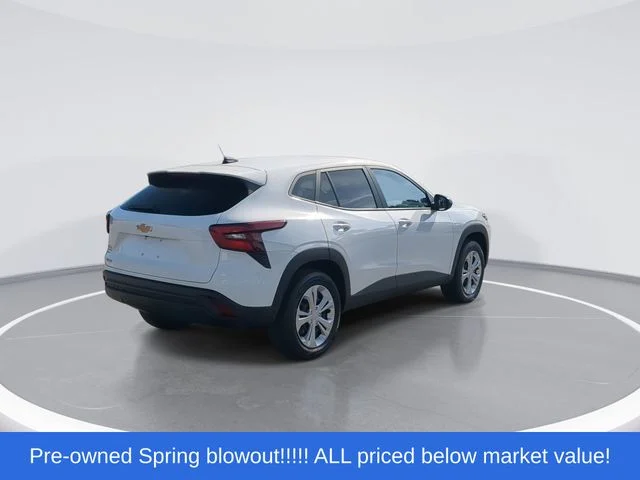 Used 2025 White Chevrolet LS image 8