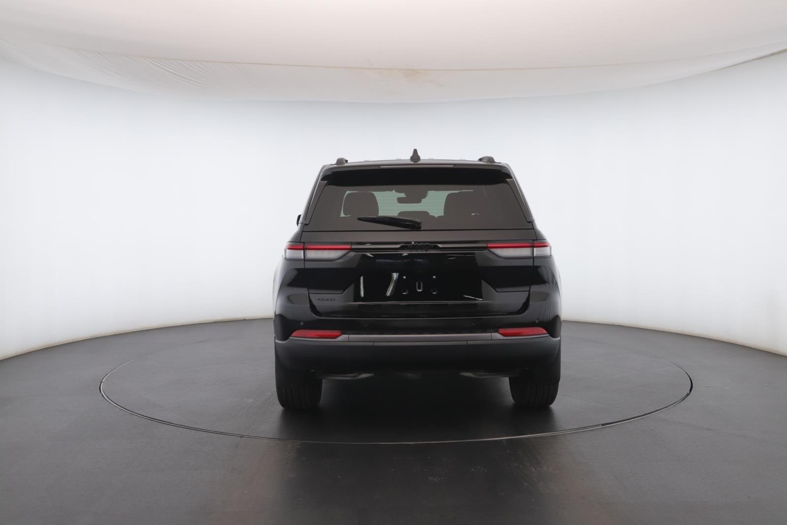 New 2026 Diamond Black Crystal Pearl-Coat Exterior Paint Jeep Limited image 18