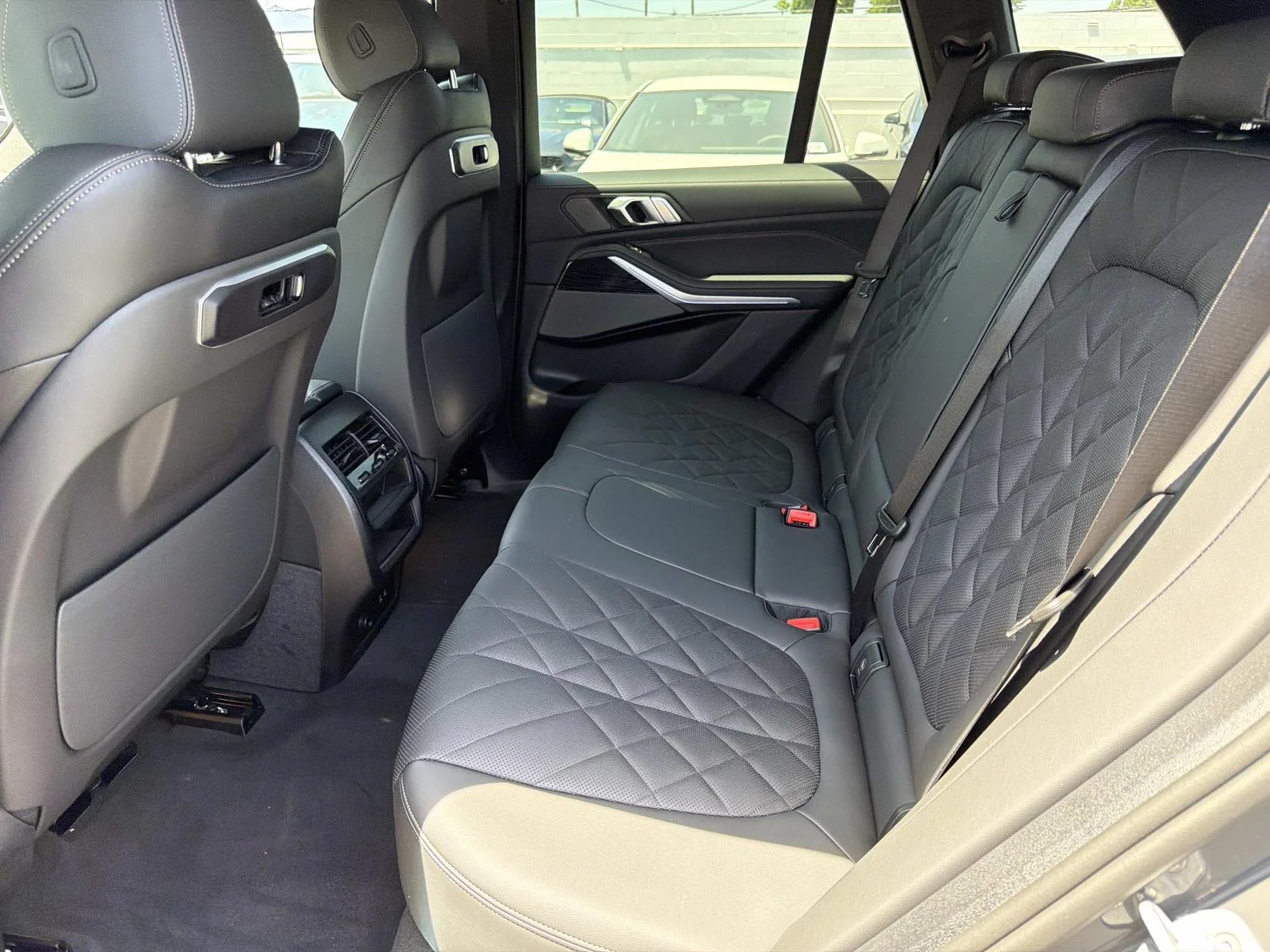 New 2026 Dravit Grey Metallic BMW xDrive50e image 10