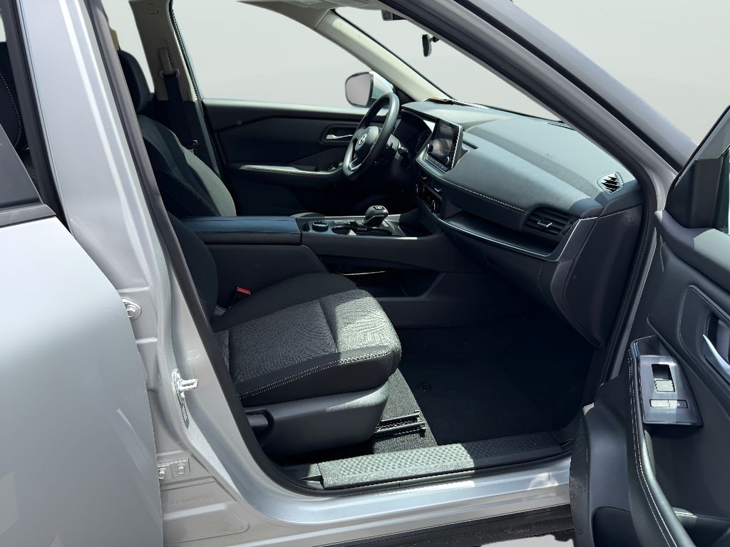 2024 Nissan Rogue SV - Photo 13