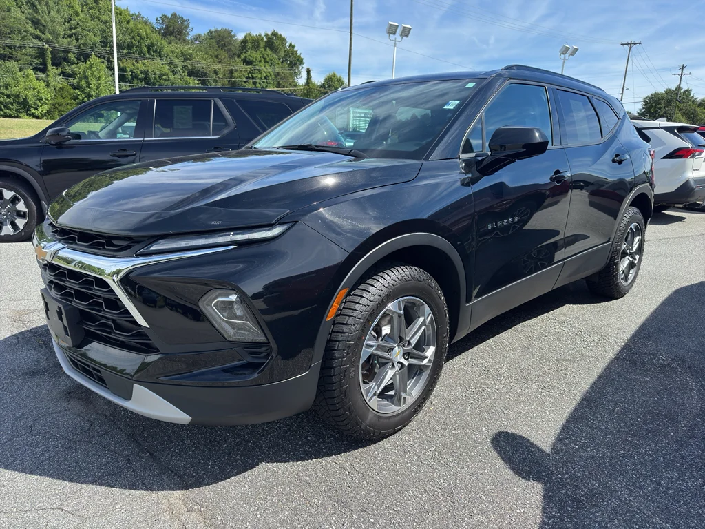 Used 2023 Black Chevrolet 2LT image 3