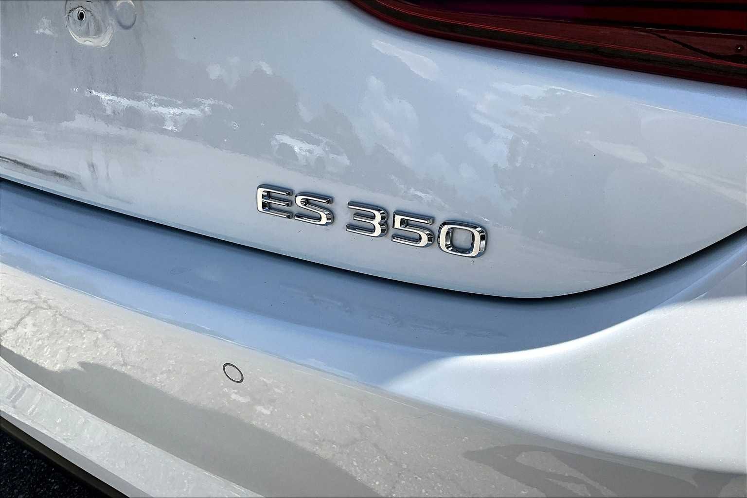 Used 2022 Eminent White Pearl Lexus  image 10