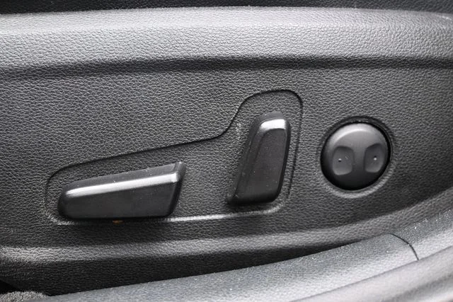 Used 2018 Black Kia S image 10
