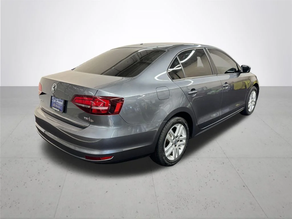 Used 2018 Gray Volkswagen 1.4T S image 7