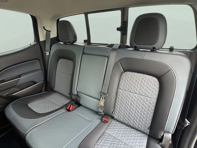 Used 2018 Black Chevrolet Z71 image 18