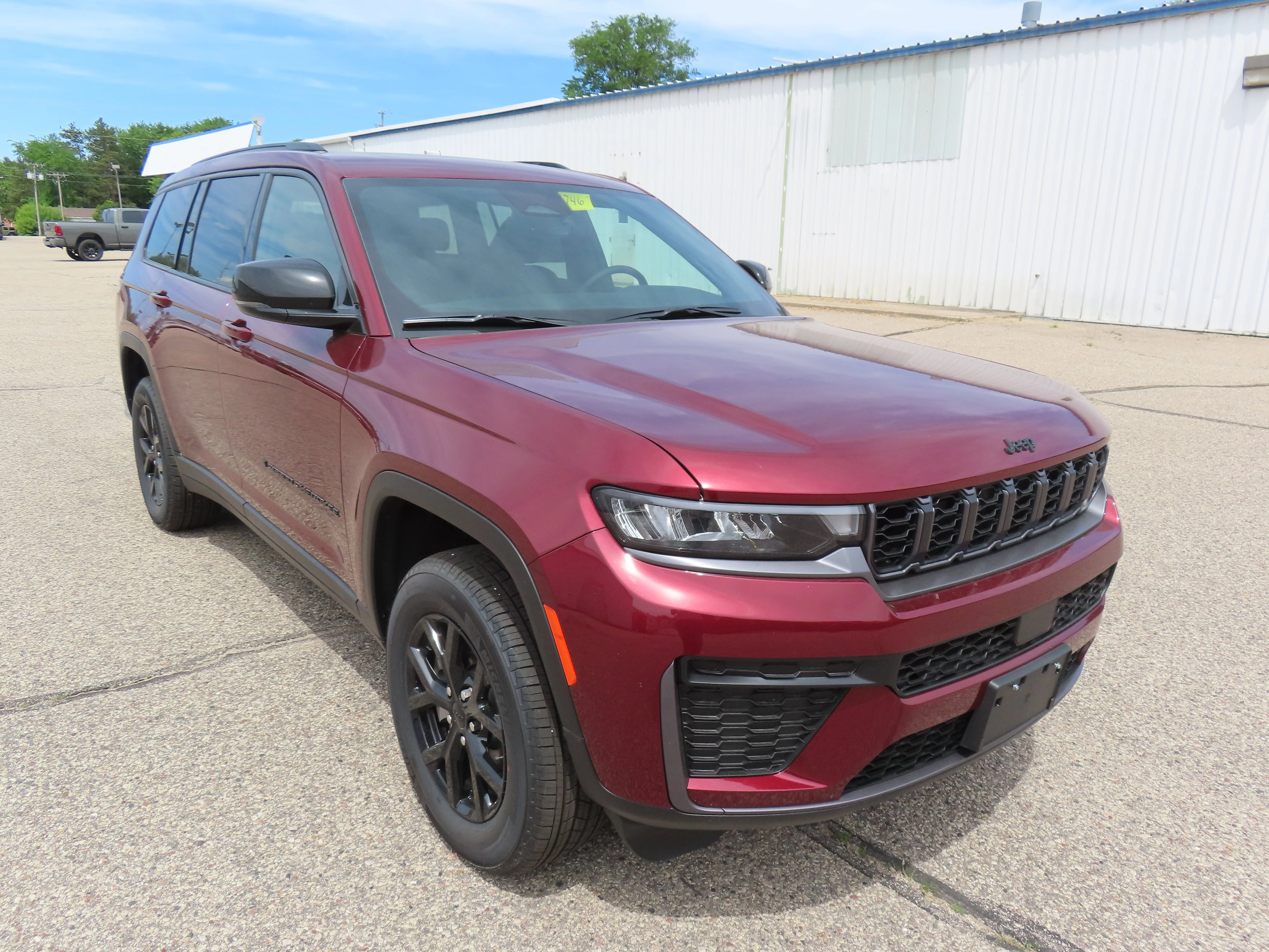 New 2026 Velvet Red Pearl-Coat Exterior Paint Jeep Laredo Altitude image 3
