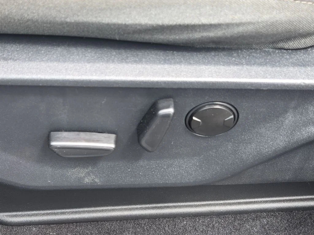 Used 2023 Blue Metallic Ford XLT image 26