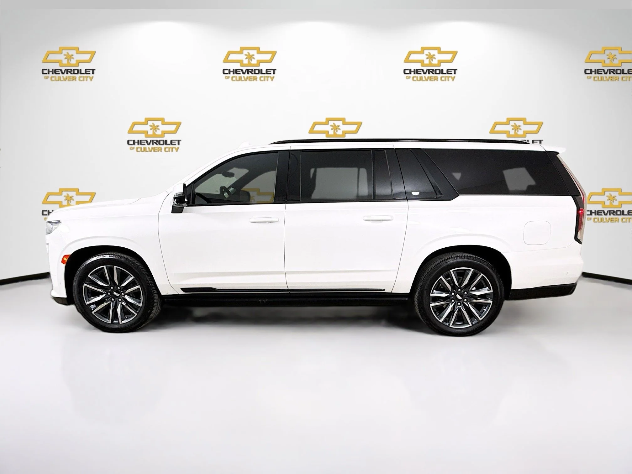Used 2023 Crystal White Tricoat Cadillac Sport Platinum image 5