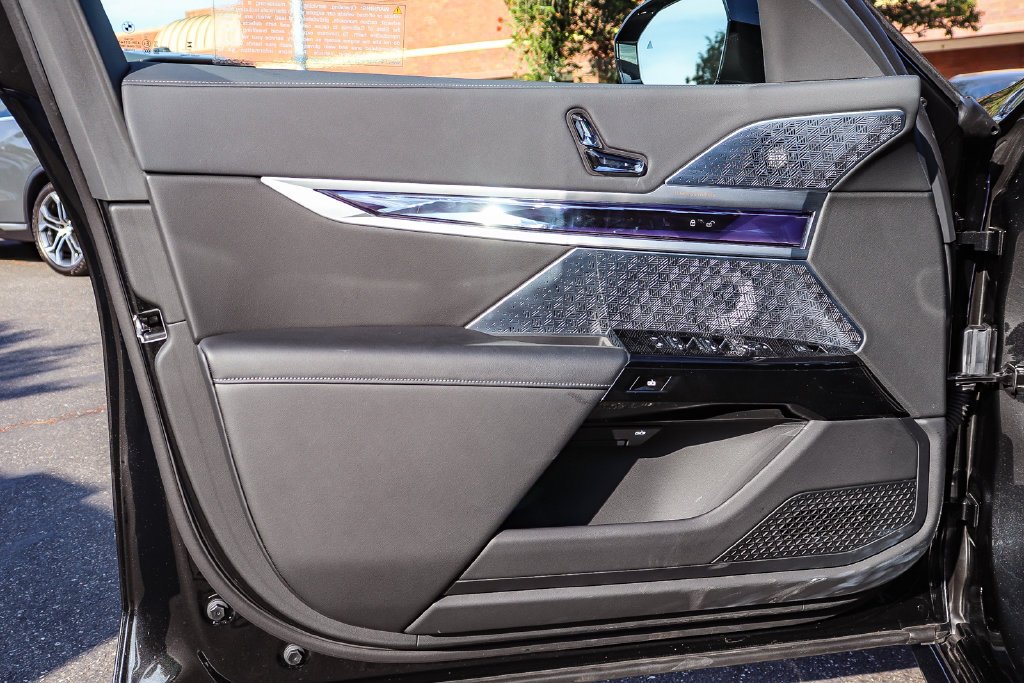 Used 2026 Black Sapphire Metallic BMW 750e xDrive image 21