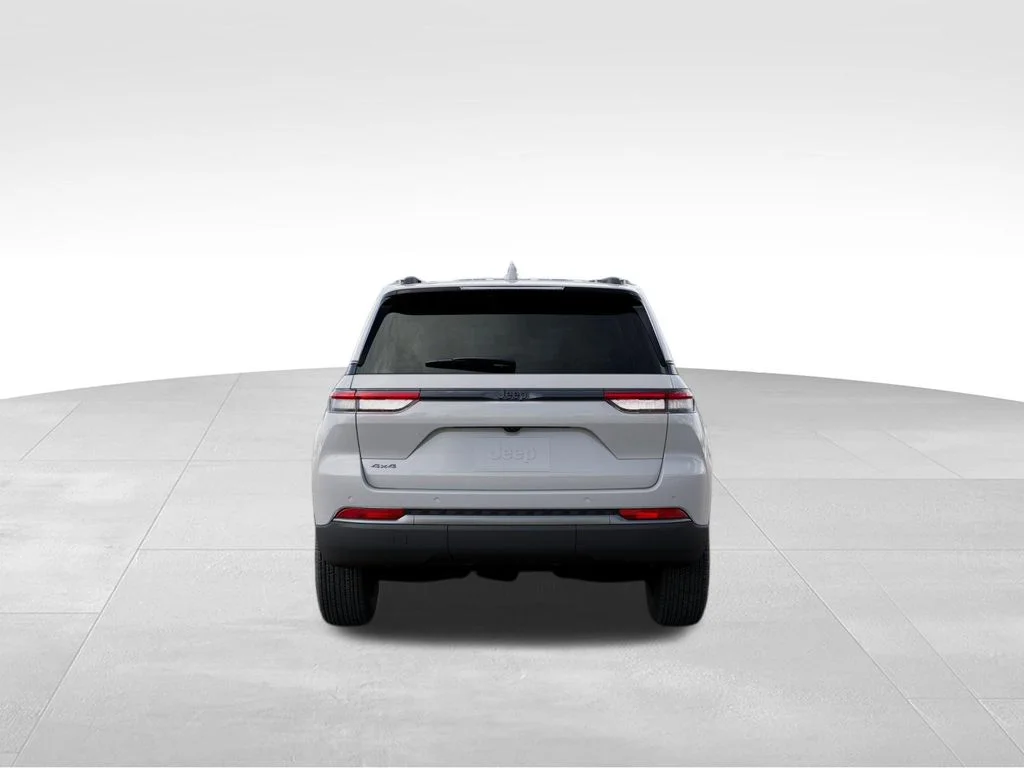 New 2026 Bright White Clear-Coat Exterior Paint Jeep Altitude image 8