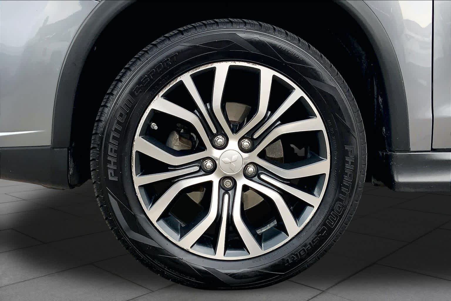 Used 2017 Mercury Gray Metallic Mitsubishi SEL 2.4 image 11