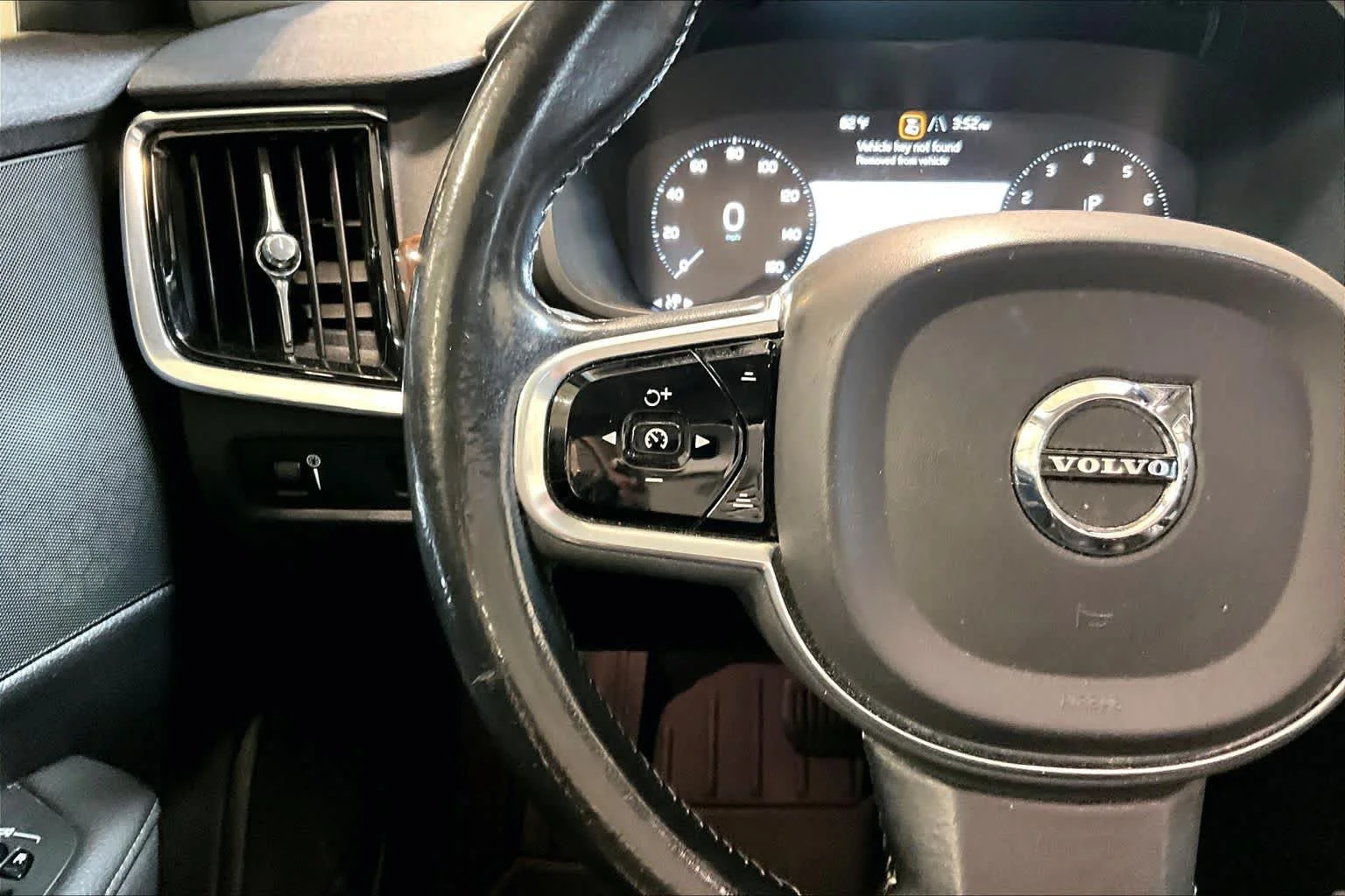 Used 2017 Magic Blue Metallic Volvo Momentum image 23