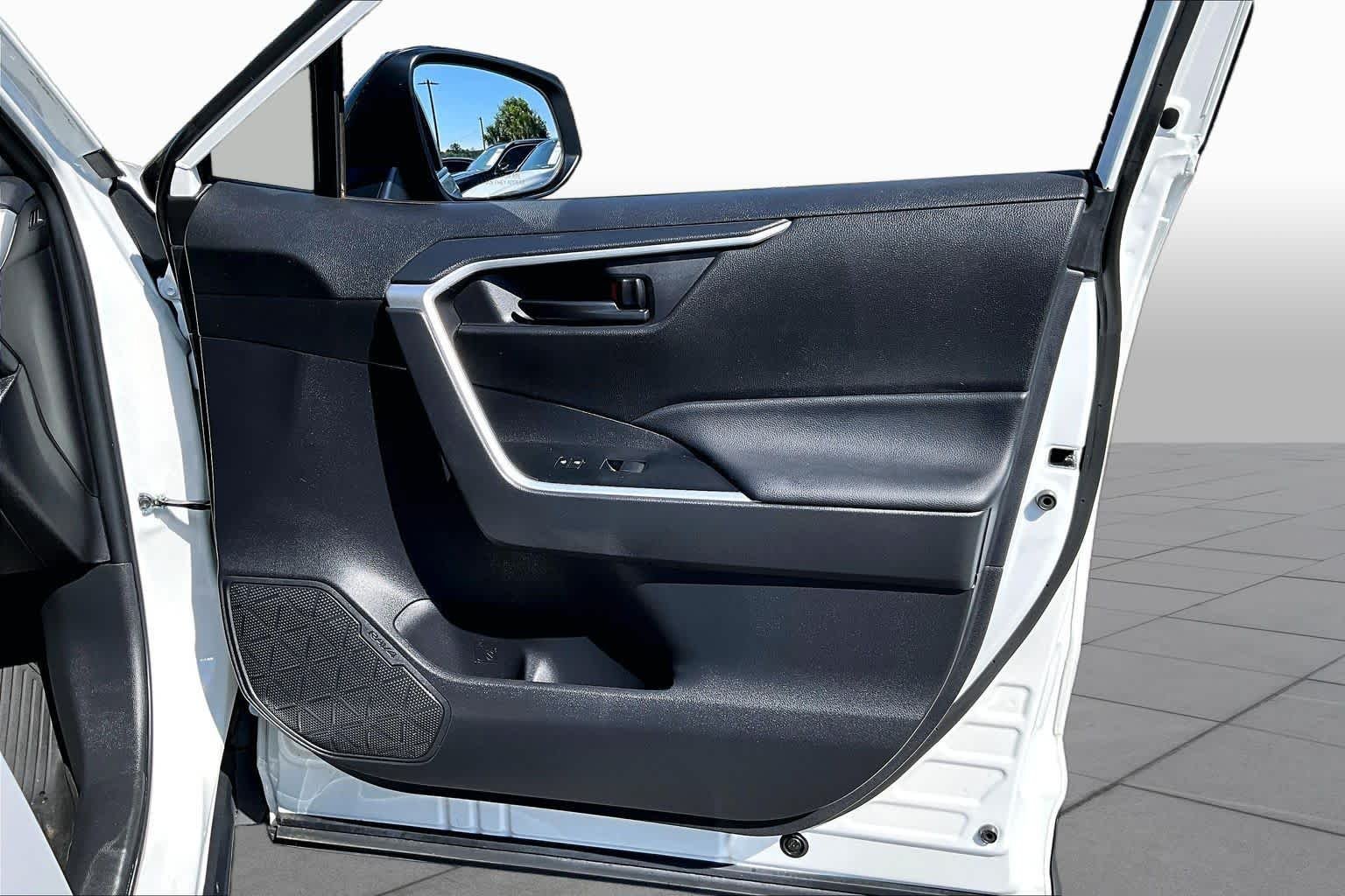 Used 2024 Ice Cap Toyota Hybrid LE image 22