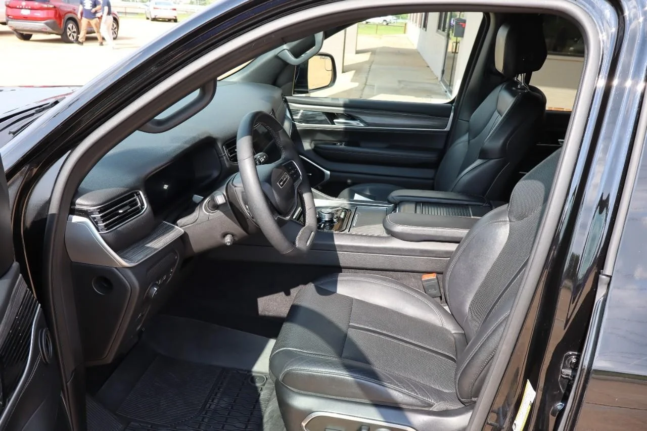 Used 2024 Diamond Black Crystal Pearl Coat Jeep Series II image 8