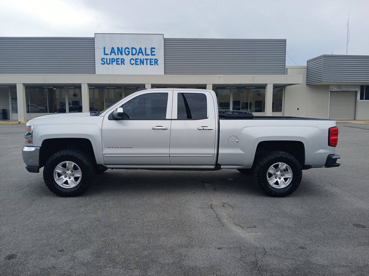 Used 2018 Silver Ice Metallic Chevrolet LT image 7