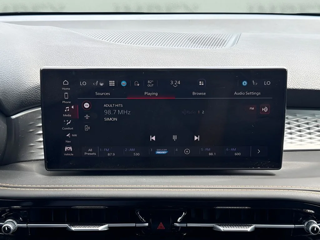 Used 2025 White Alfa Romeo Base image 9