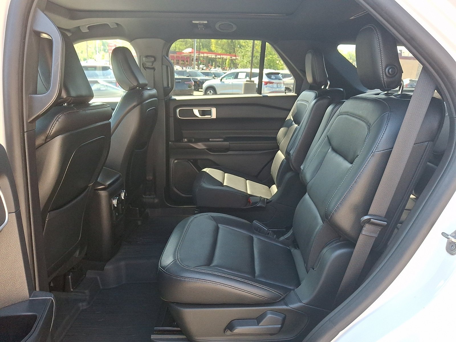 2020 Ford Explorer XLT - Photo 10