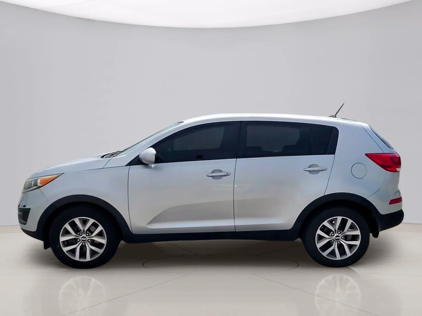 Used 2016 Silver Kia LX FWD image 2