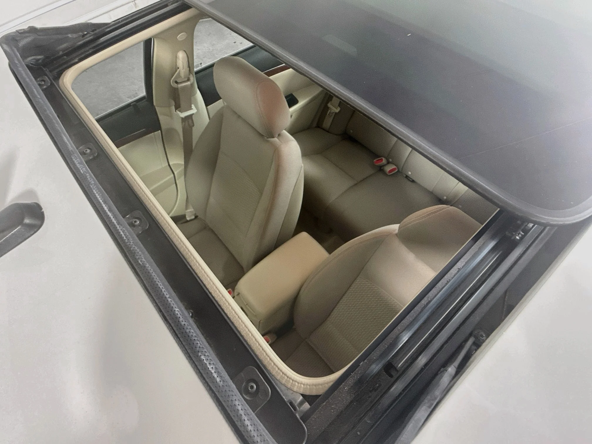 Used 2009 Polar White Saturn XE image 20