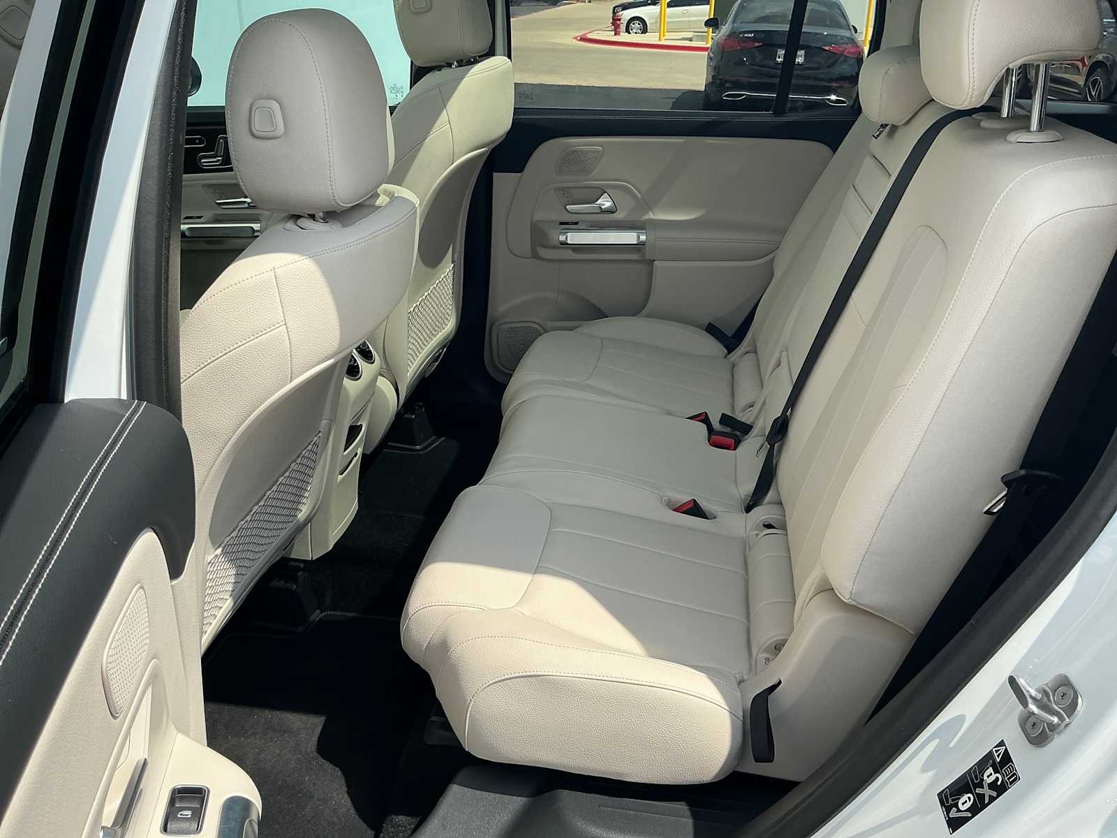 Used 2026 Polar White Mercedes-Benz GLB 250 image 24