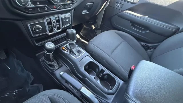 Used 2018 Silver Jeep Sahara 4x4 image 14