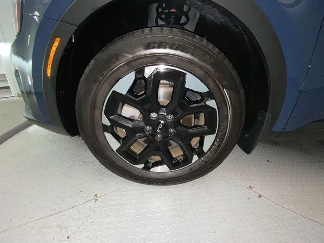 Used 2025 Black Kia S image 10