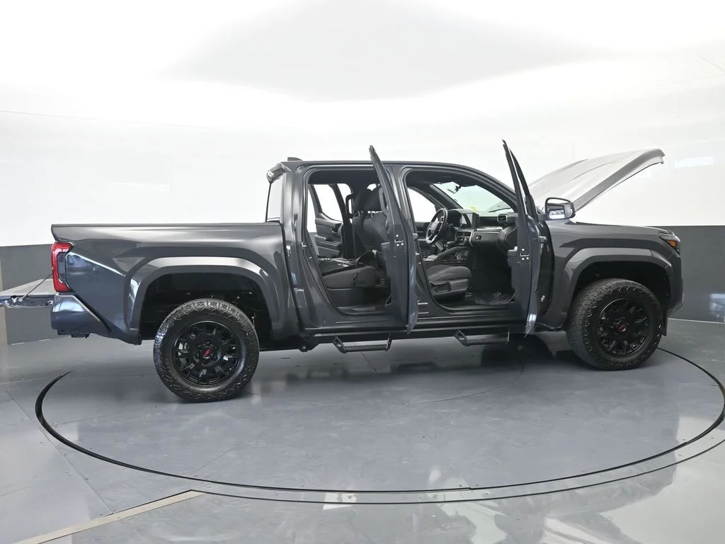 Used 2025 Underground Toyota SR5 image 78