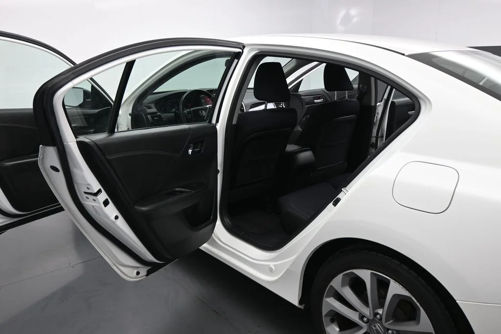 Used 2013  Honda Sport image 16