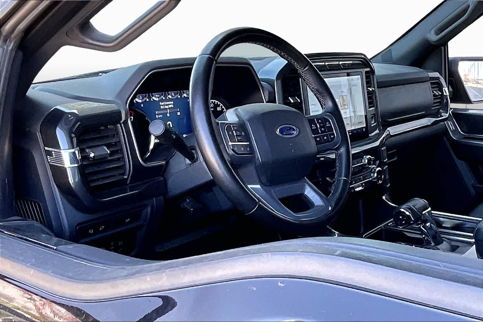 Used 2023 Agate Black Metallic Ford XLT image 27