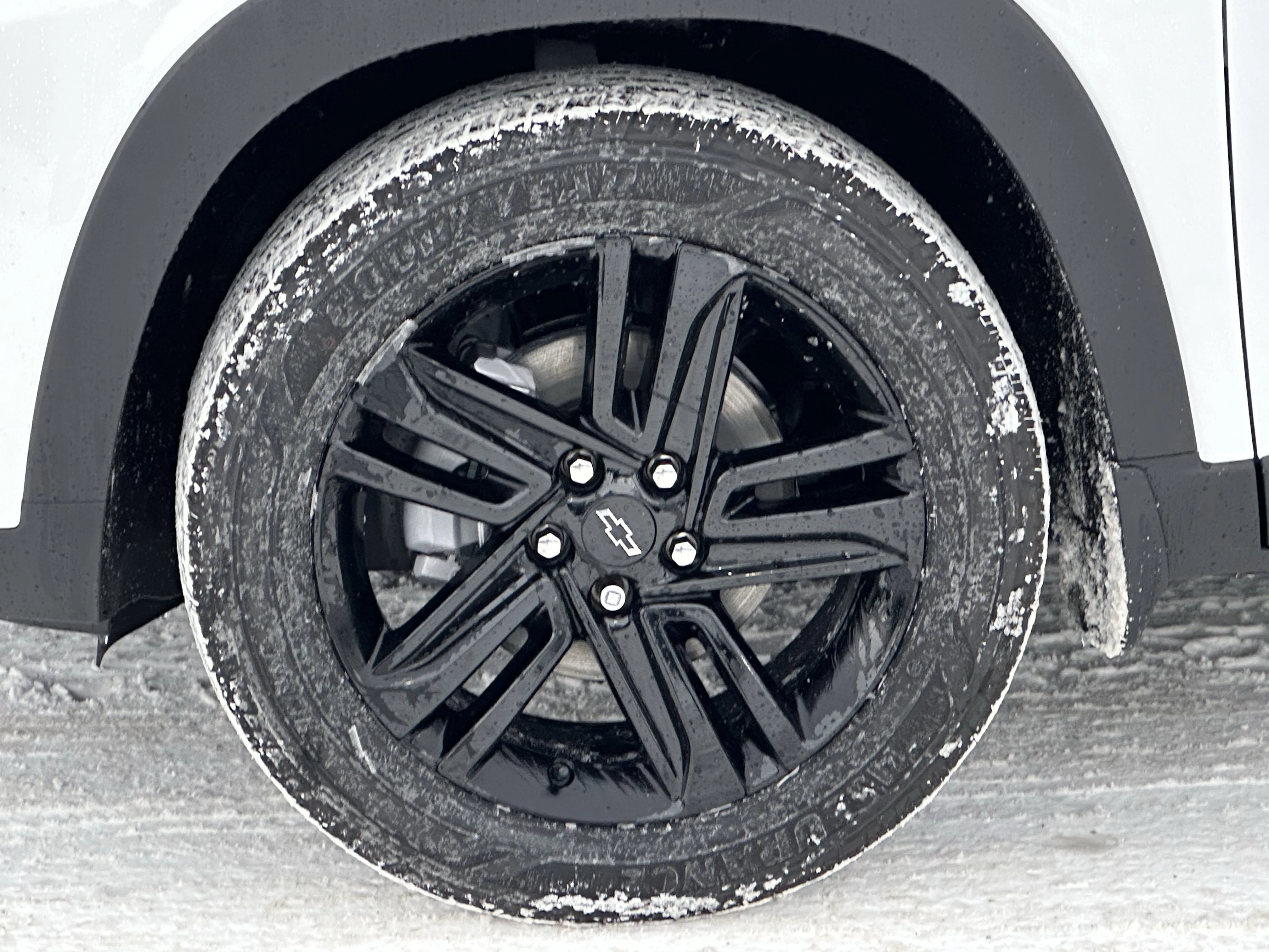 New 2026 Summit White Chevrolet ACTIV image 7