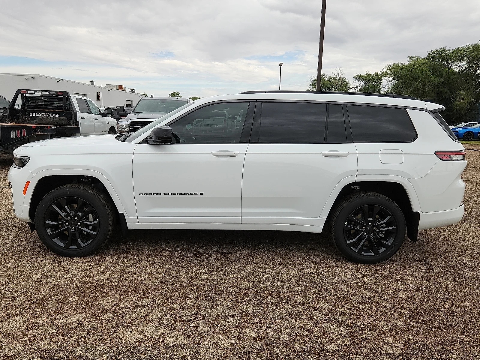 New 2026 White Jeep L LIMITED RESERVE 4X4 image 2