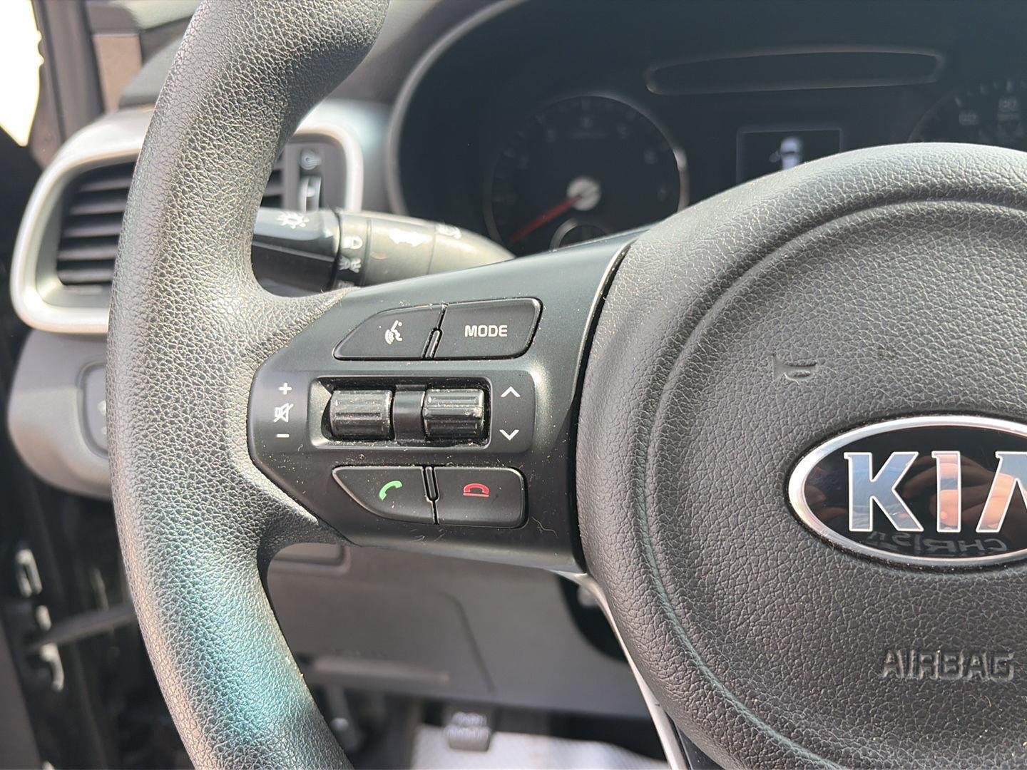 Used 2016  Kia L image 17