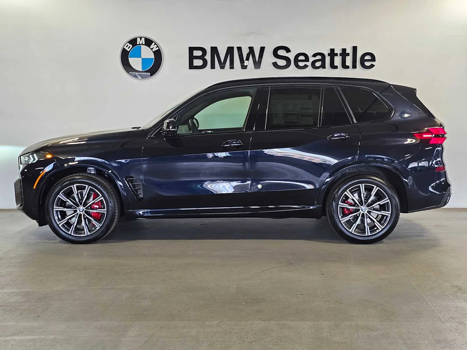 New 2026 Carbon Black Metallic BMW xDrive40i image 3