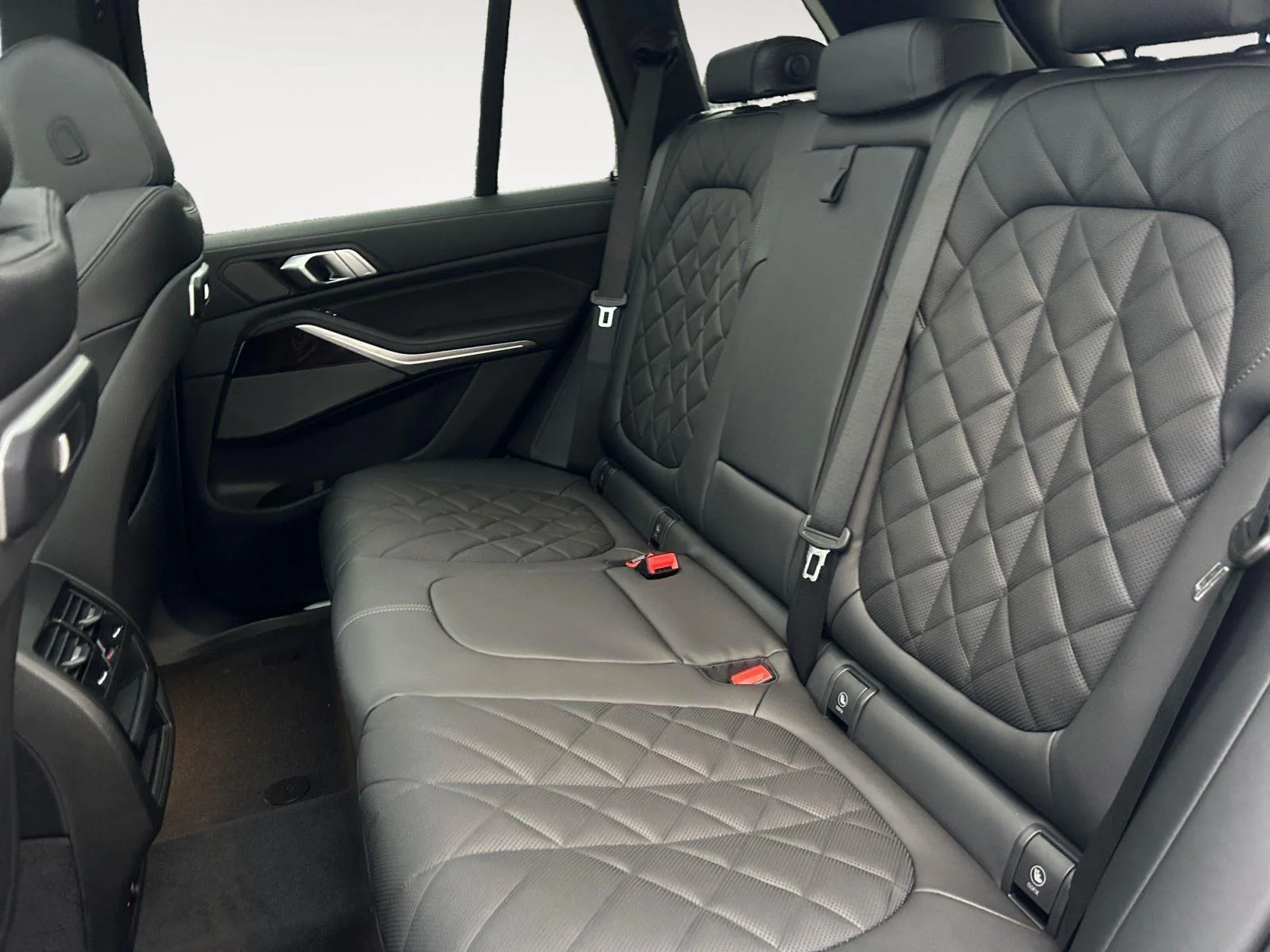 Used 2024 Skyscraper Grey Metallic BMW xDrive40i image 18