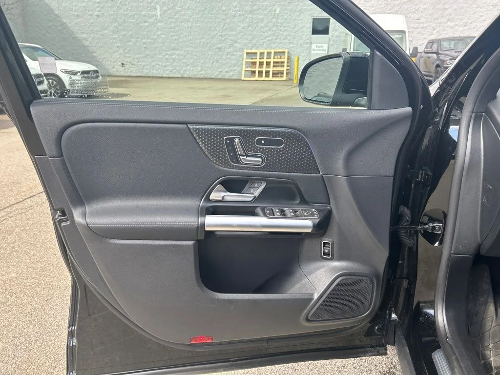 Used 2025 Black Mercedes-Benz GLA 250 image 11