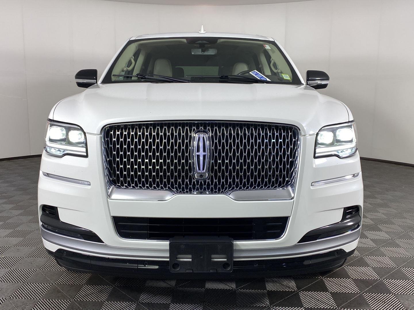 Used 2022 Pristine White Lincoln Reserve image 13