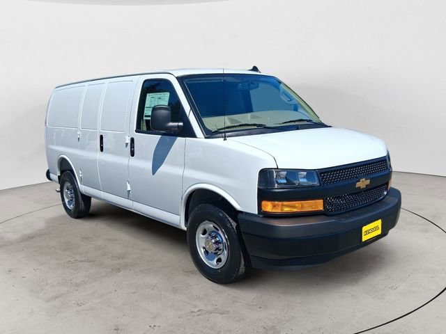 New 2025 Summit White Chevrolet WT image 7