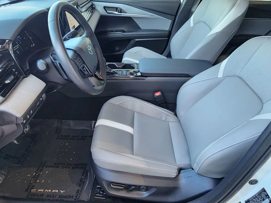 2025 Toyota Camry SE - Photo 24