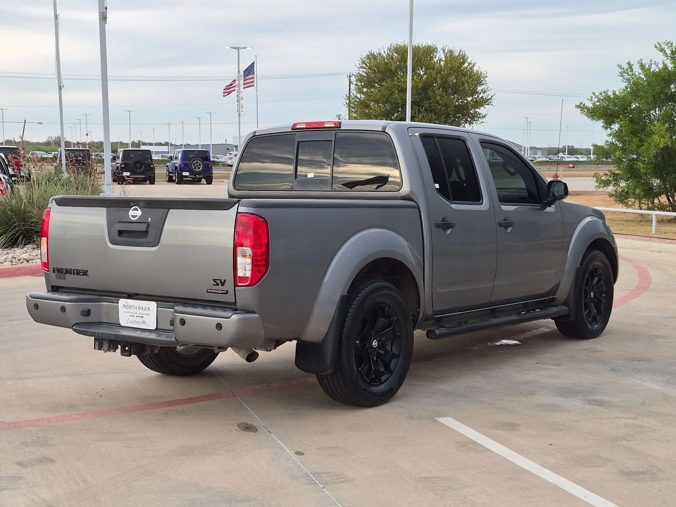 Used 2018 Gray Nissan SV image 3