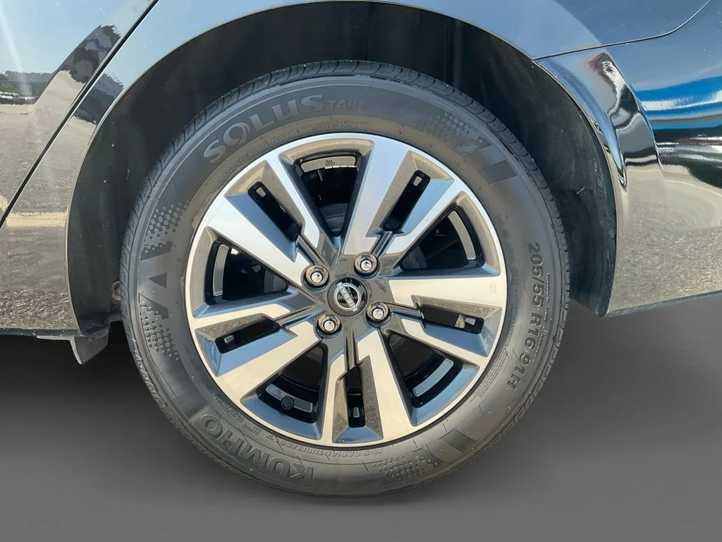 Used 2025 Black Nissan 1.6 SV image 8