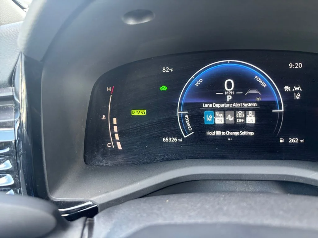 Used 2025 White Toyota LE image 19