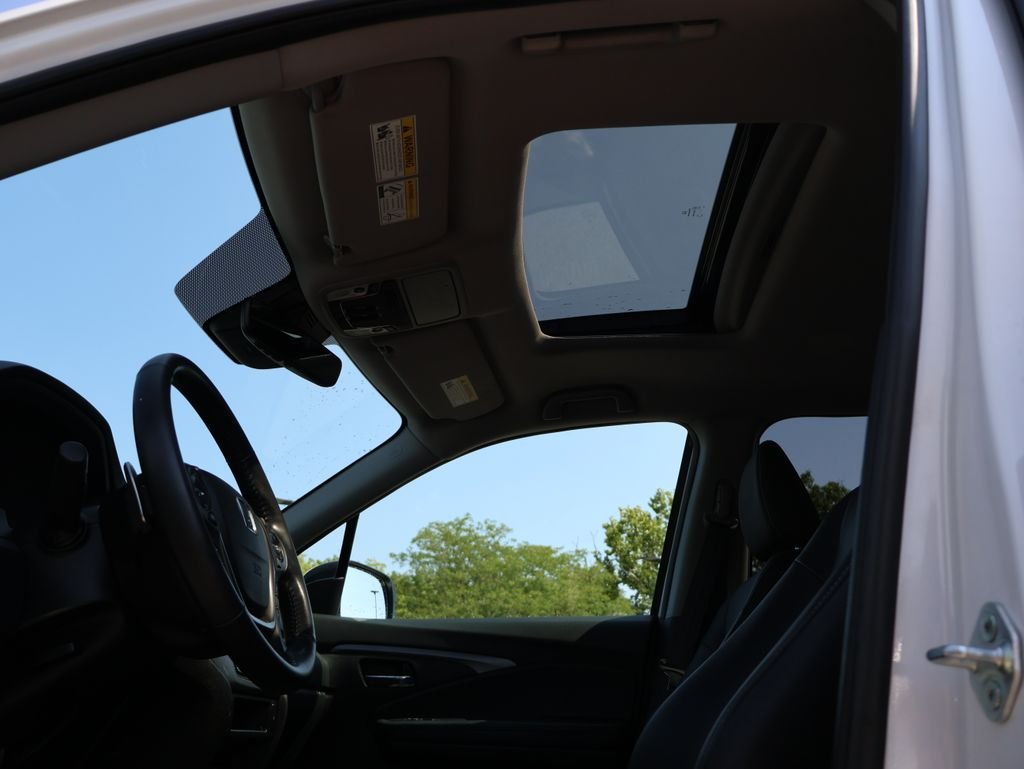 Used 2023  Honda RTL image 32