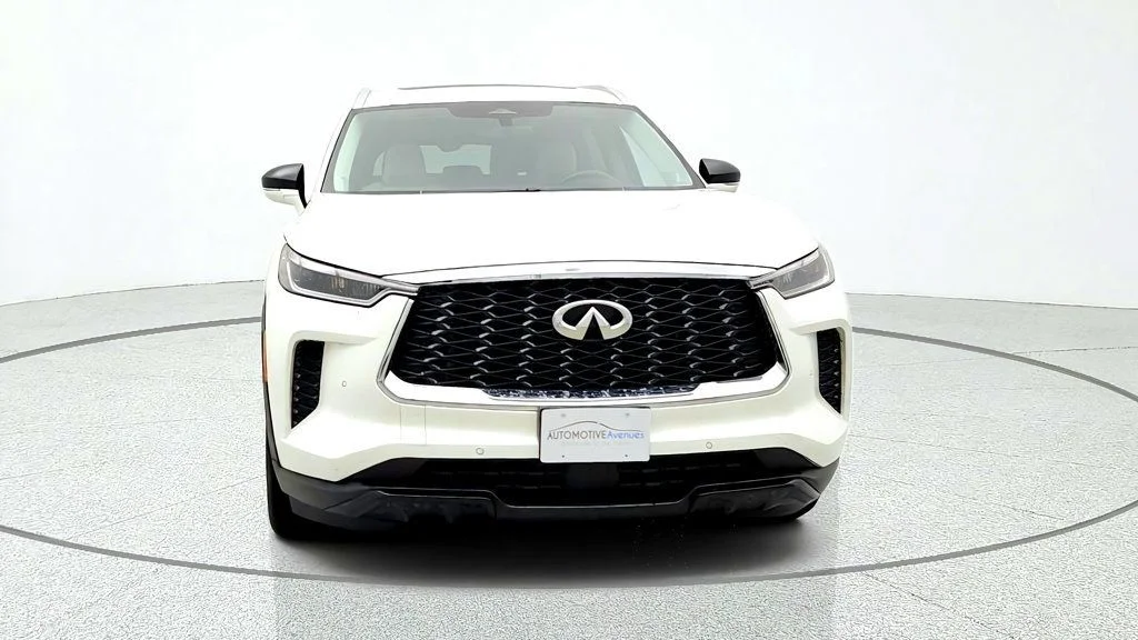 Used 2024 Majestic White INFINITI LUXE AWD w/ Vision Pkg & Bose Performance 17-Speaker Audio image 2